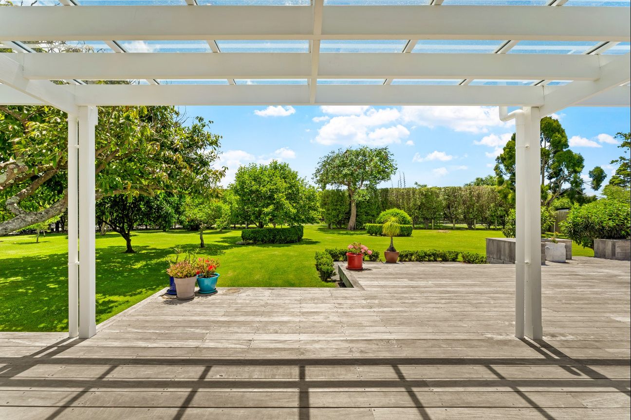 Timeless family home on 2,923sqm - Widok 2