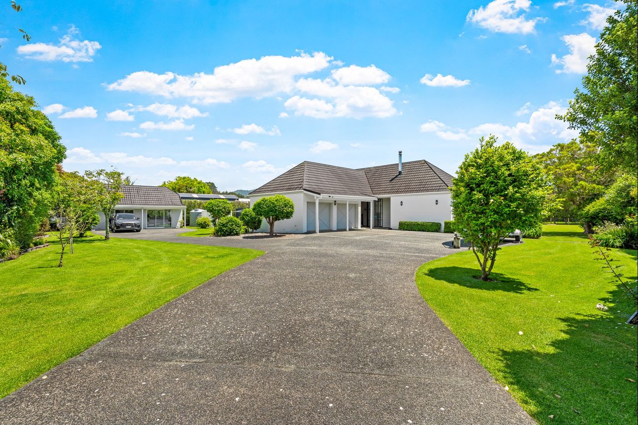 Timeless family home on 2,923sqm - Widok 3