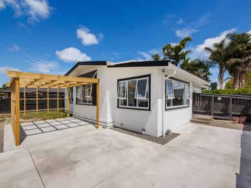 16 Thomson Street, West End