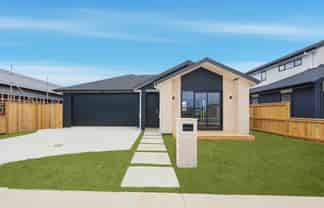 8 Kakano Street, Clevedon