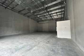 New Retail / Warehouse in Westgate