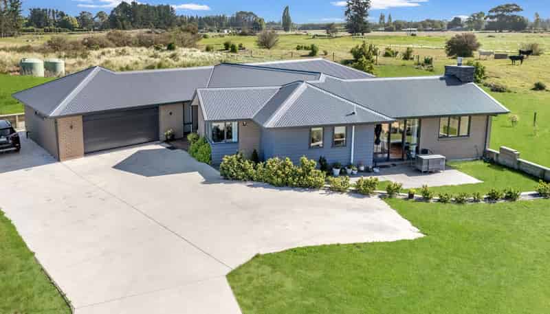 21 Copper Beech Road, Woodend