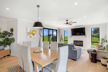 21 Copper Beech Road, Woodend