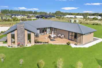 21 Copper Beech Road, Woodend