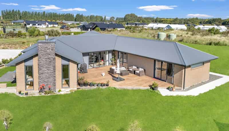 21 Copper Beech Road, Woodend