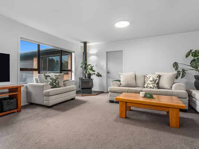 97 East Bank Road, Thornton