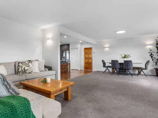 97 East Bank Road, Thornton