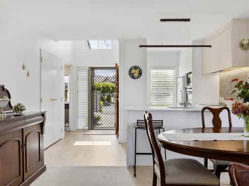 18 Lakeridge Close, Rangatira Park