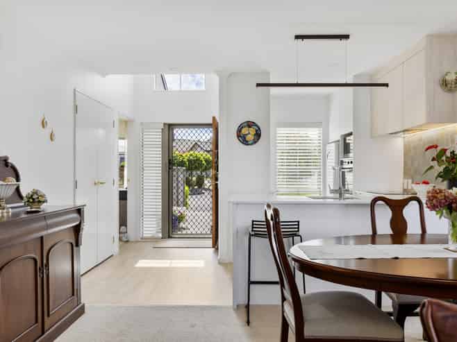 18 Lakeridge Close, Rangatira Park