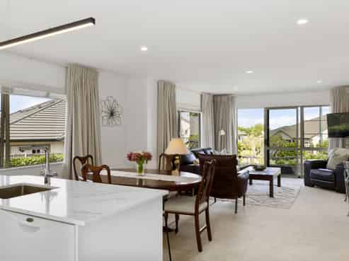 18 Lakeridge Close, Rangatira Park