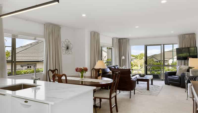 18 Lakeridge Close, Rangatira Park