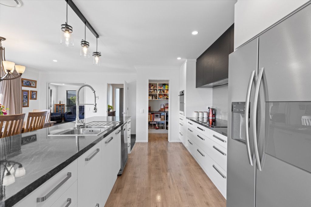 Must Be Sold - Priced $100K Under RV - Mehr