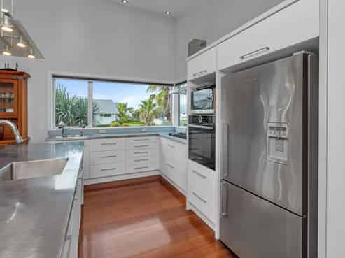 1 Cayman Court, One Tree Point