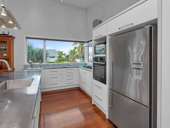 1 Cayman Court, One Tree Point