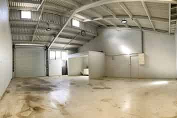 Immaculate 111m2 Warehouse with Mezzanine