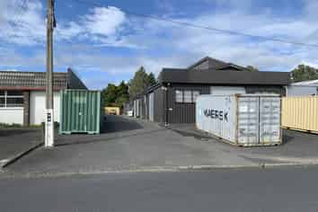 Immaculate 111m2 Warehouse with Mezzanine