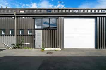 Immaculate 111m2 Warehouse with Mezzanine