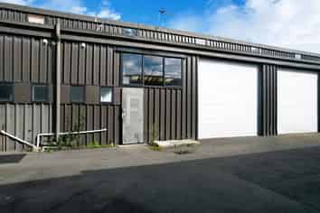 Immaculate 111m2 Warehouse with Mezzanine