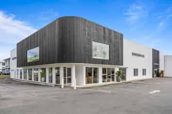 Premium Retail/Showroom