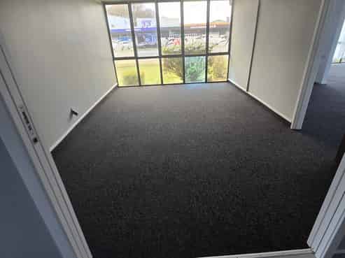 Standout Office – Exceptional Exposure & Parking