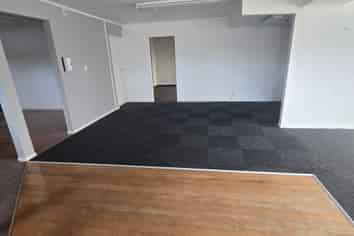 Standout Office – Exceptional Exposure & Parking