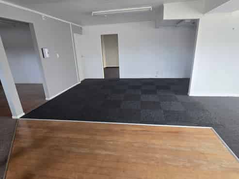 Standout Office – Exceptional Exposure & Parking