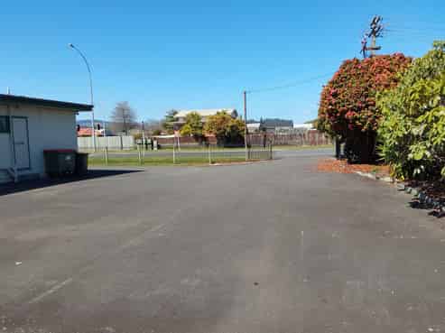 Standout Office – Exceptional Exposure & Parking