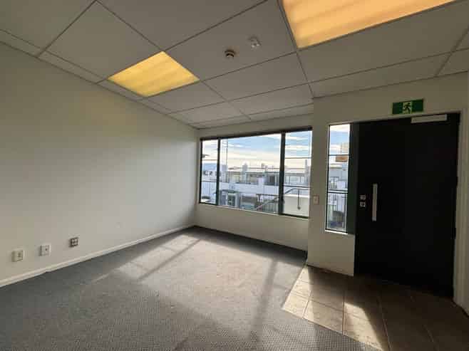 Riccarton Office - Prime Location with Parking