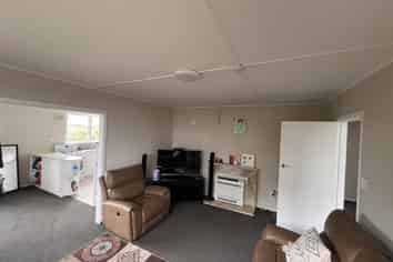 23A Diane Grove, Paparangi