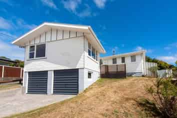 23A Diane Grove, Paparangi