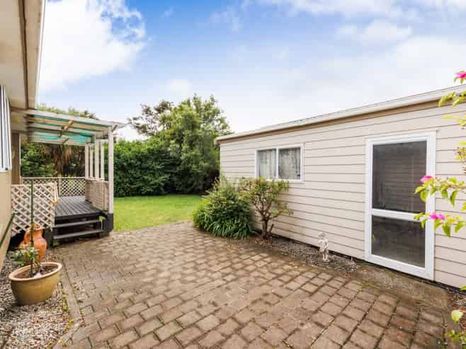 24B Cargill Grove, Kelvin Grove