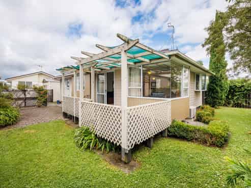 24B Cargill Grove, Kelvin Grove