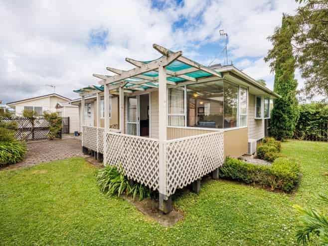 24B Cargill Grove, Kelvin Grove