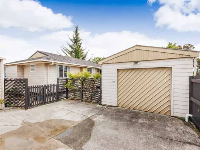 24B Cargill Grove, Kelvin Grove