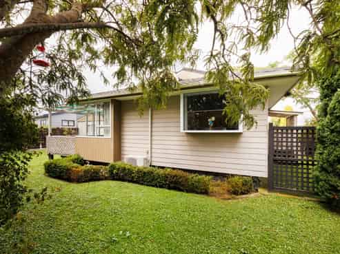 24B Cargill Grove, Kelvin Grove