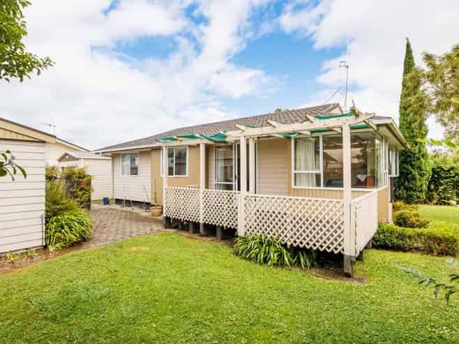 24B Cargill Grove, Kelvin Grove