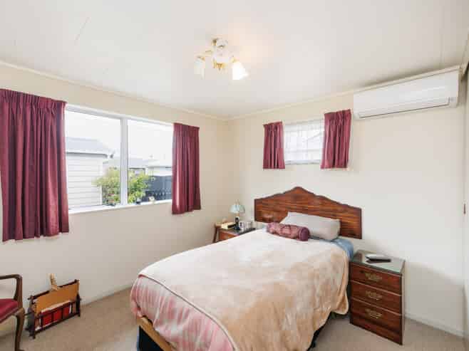 24B Cargill Grove, Kelvin Grove