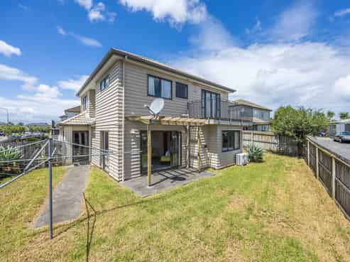 18 Merlot Way, Te Atatu South