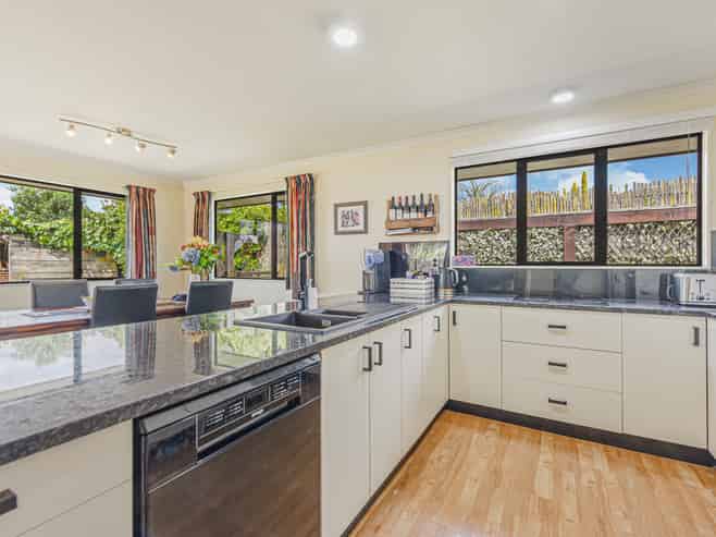 4 Whiting Drive, Wakefield