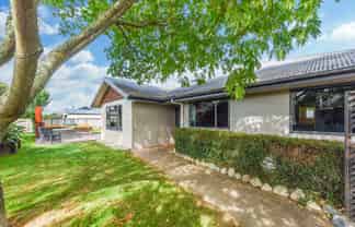 4 Whiting Drive, Wakefield