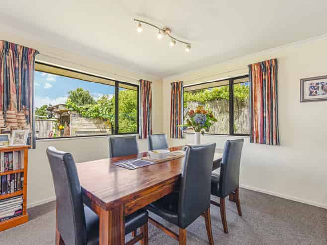 4 Whiting Drive, Wakefield