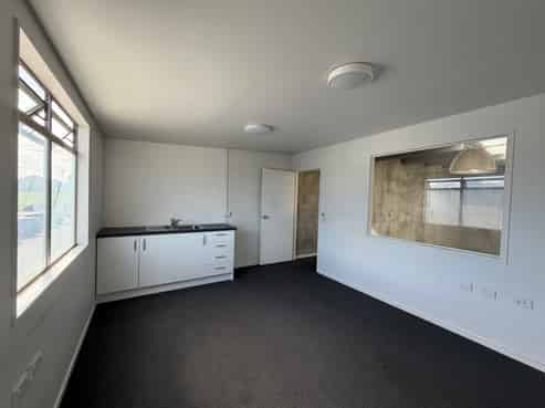 Compact Industrial Unit in Prime Mount Location