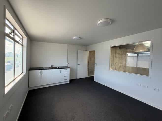 Compact Industrial Unit in Prime Mount Location