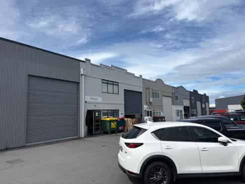 Compact Industrial Unit in Prime Mount Location