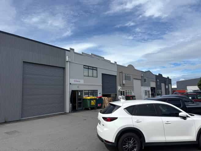 Compact Industrial Unit in Prime Mount Location