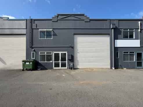 Compact Industrial Unit in Prime Mount Location