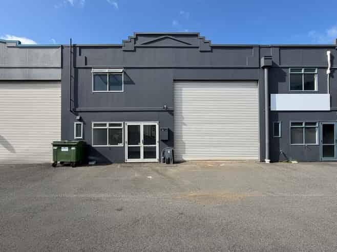 Compact Industrial Unit in Prime Mount Location