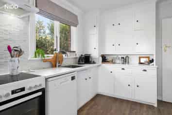 98 Dunrobin Street, Waverley