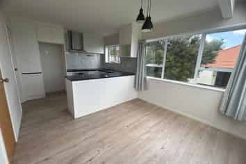 1/16 Cambric Place, Botany Downs