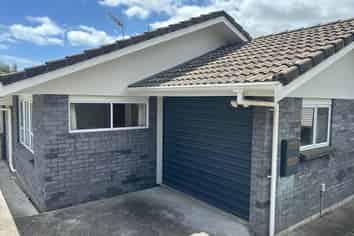 1/16 Cambric Place, Botany Downs